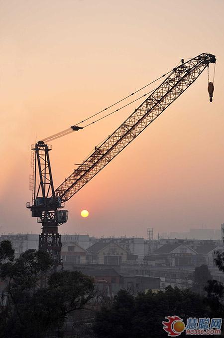 leyu-乐鱼(中国)官方网站_leyu.com新型动臂式塔机D650试制成功